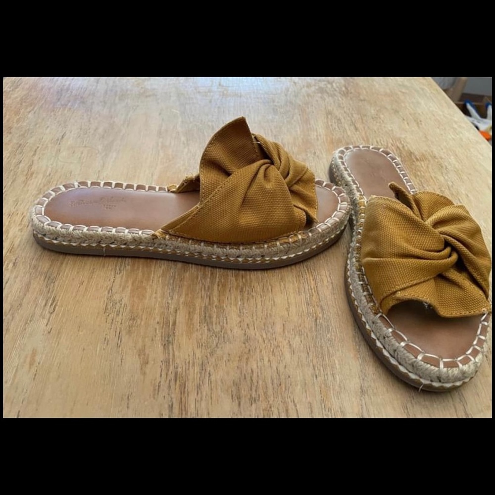 Universal Thread By Target Sandals - image 1